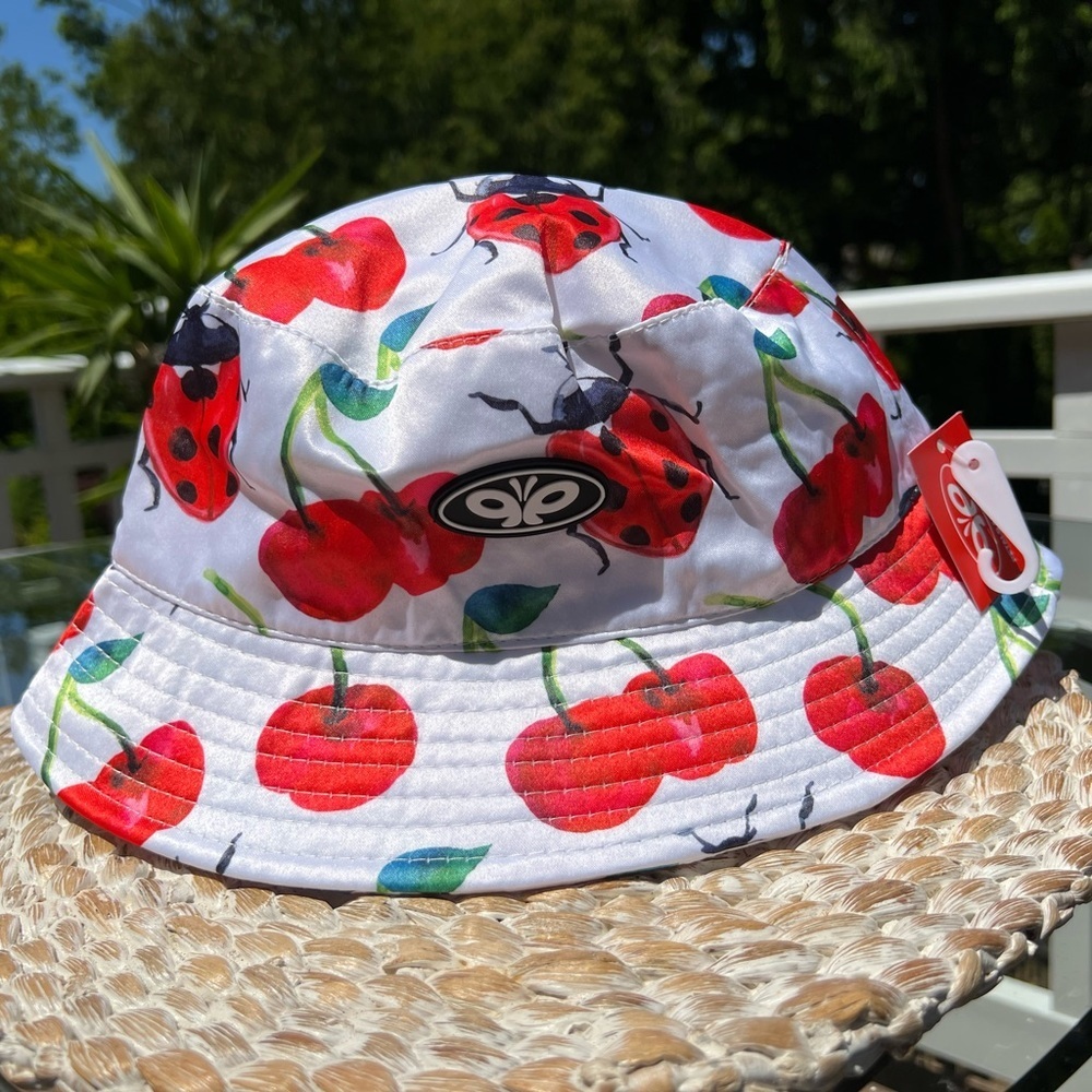 5 FOR $75 🩷 NWT Petals & Peacocks Cherry Lady Bucket Hat